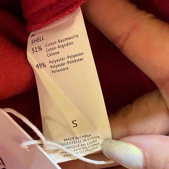 NWT Attraco Women's Berry Travel Pullover Hoodie with built in eye mask - Picture 7 of 10